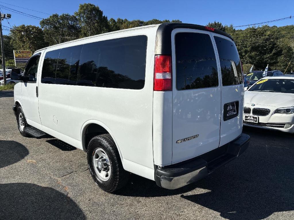 2017 Chevrolet Express Image 5