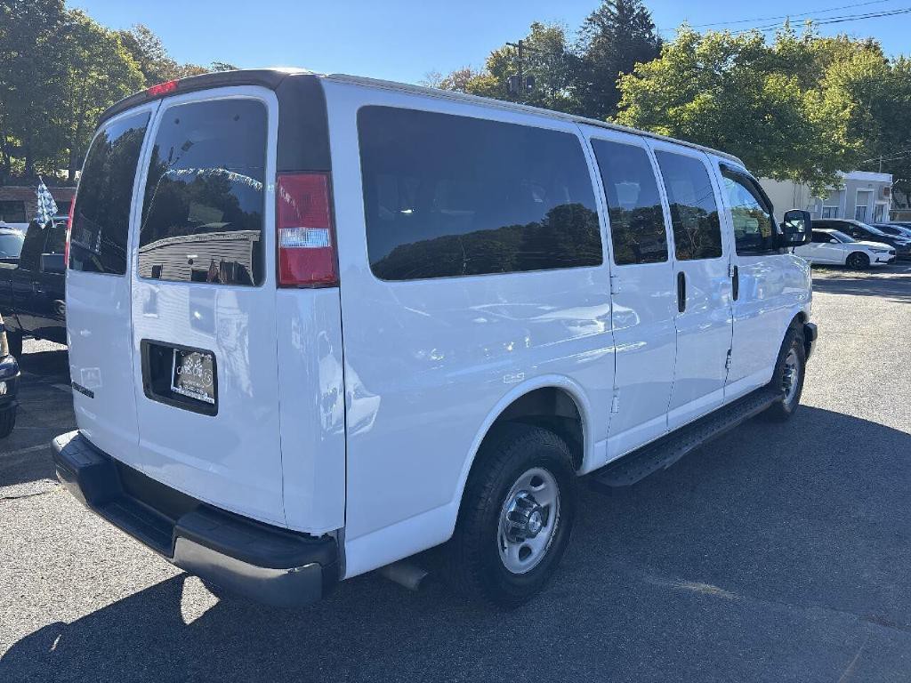2017 Chevrolet Express Image 7