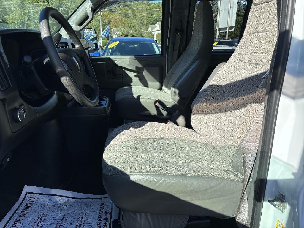 2017 Chevrolet Express Image 9