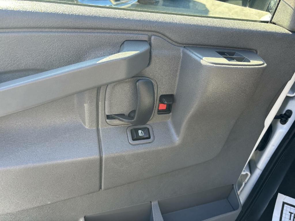 2017 Chevrolet Express Image 10