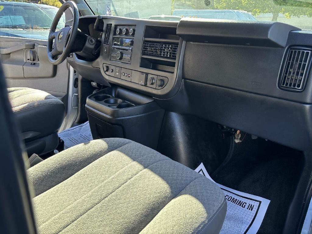 2017 Chevrolet Express Image 11