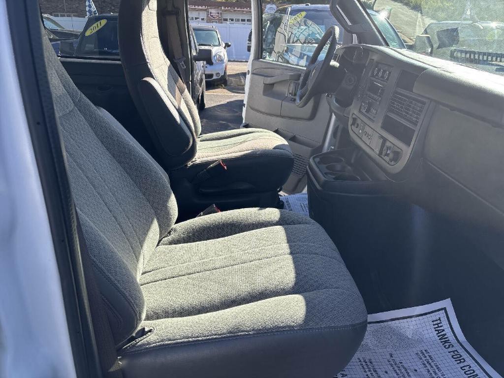2017 Chevrolet Express Image 12