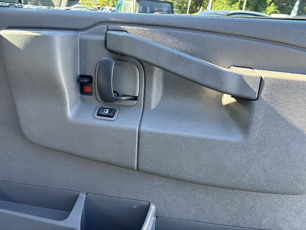 2017 Chevrolet Express Image 13