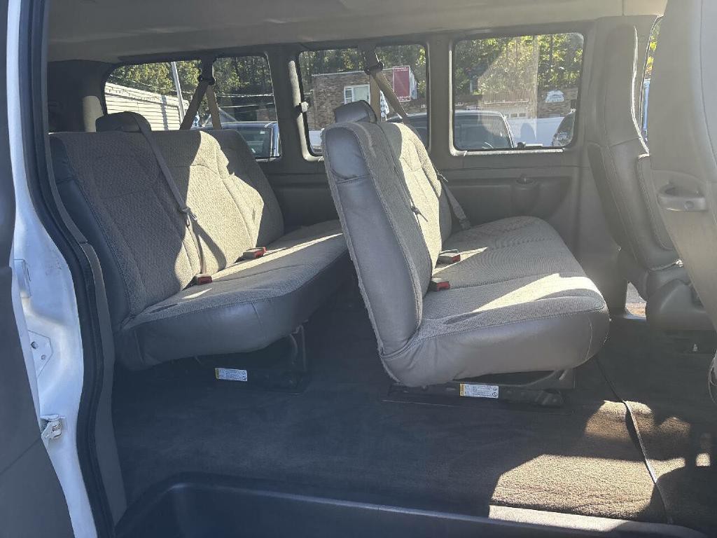 2017 Chevrolet Express Image 14