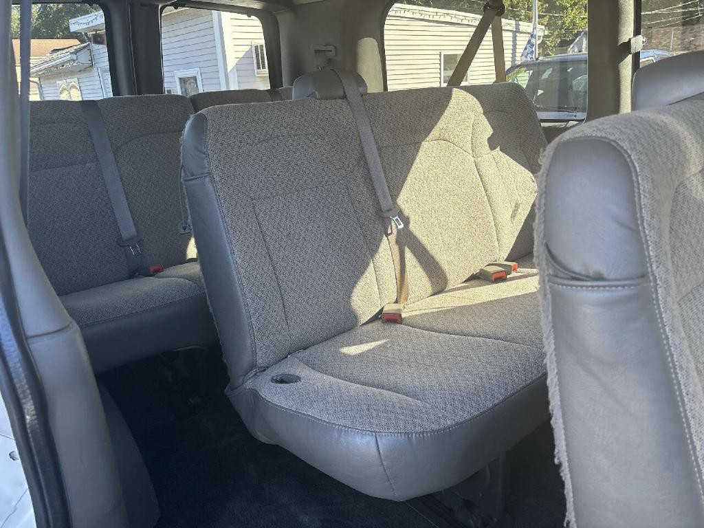 2017 Chevrolet Express Image 15