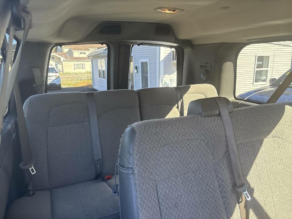 2017 Chevrolet Express Image 17