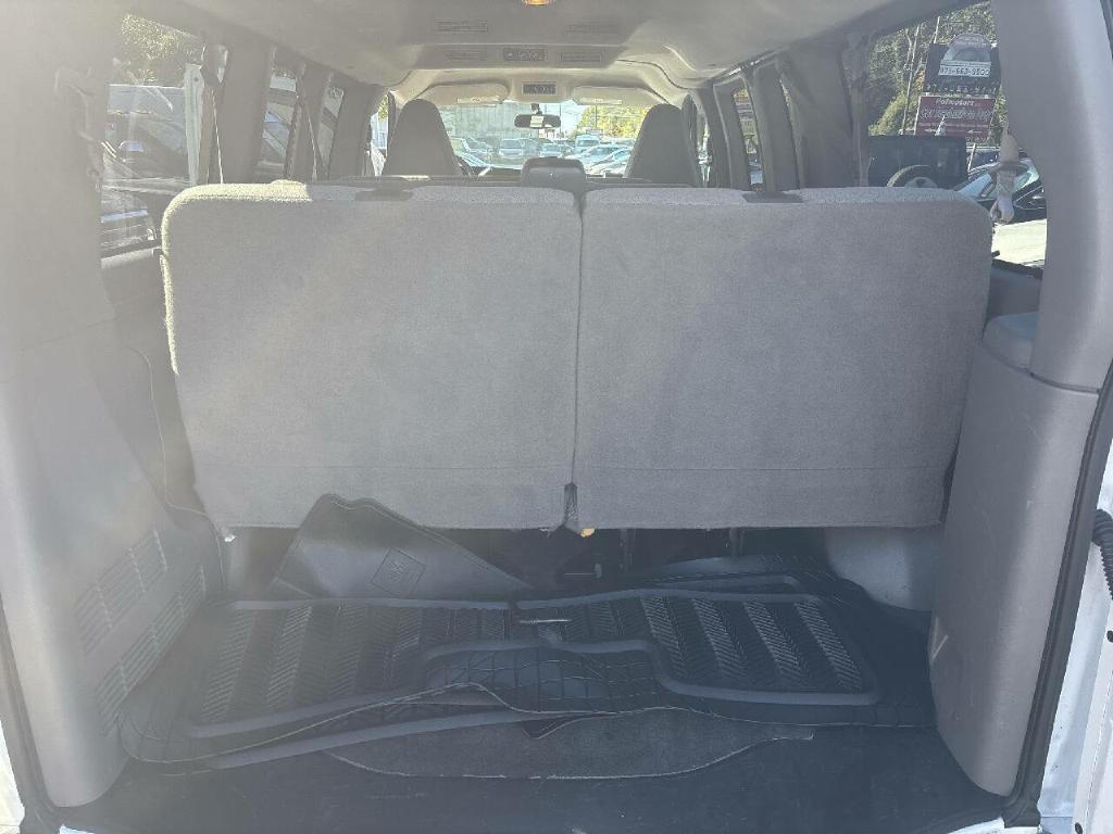 2017 Chevrolet Express Image 18