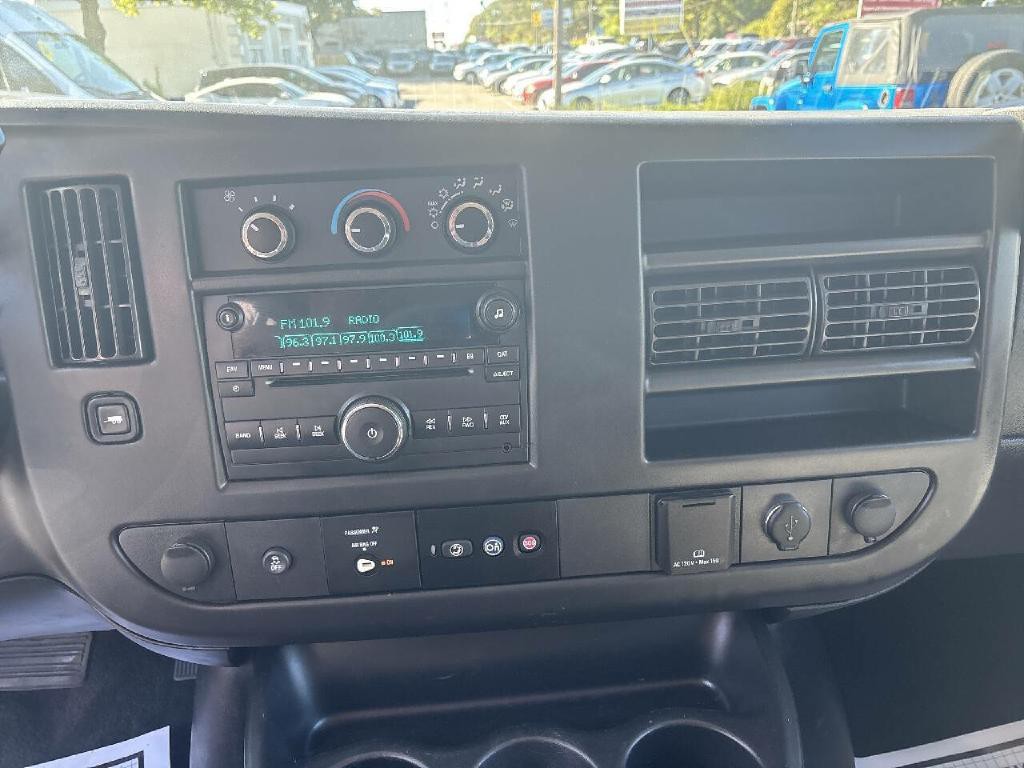 2017 Chevrolet Express Image 21