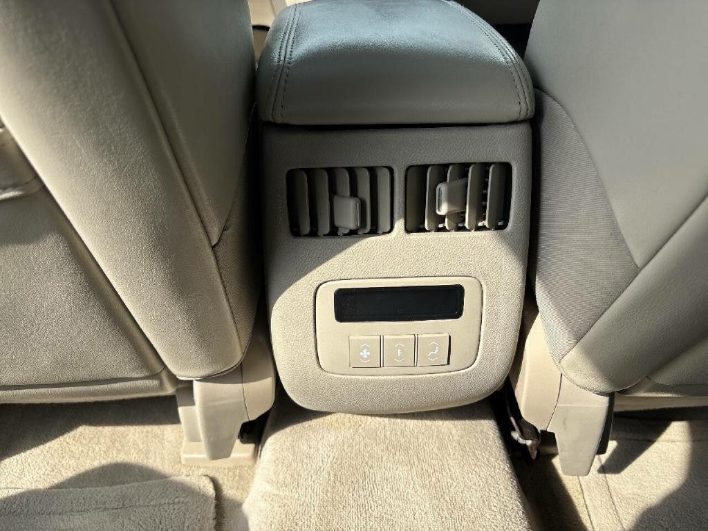 2008 Cadillac DTS Image 16