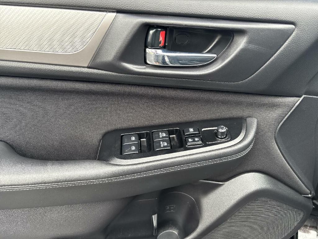 2015 Subaru Legacy Image 9