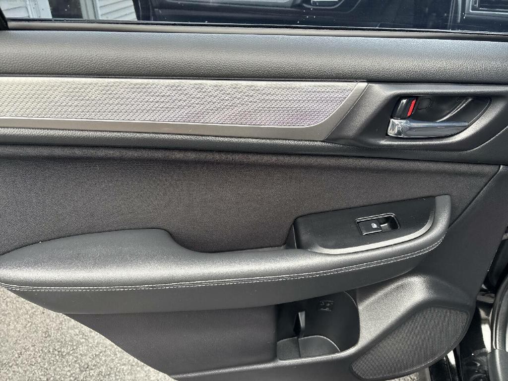 2015 Subaru Legacy Image 11