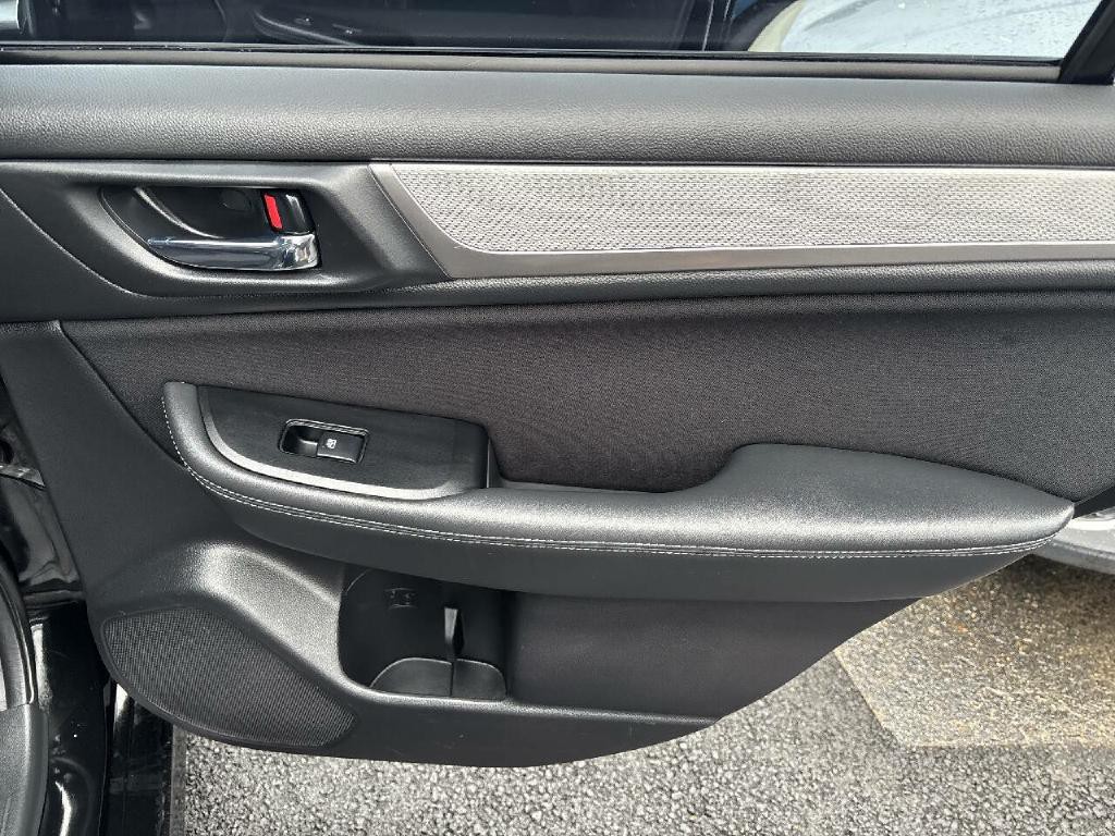 2015 Subaru Legacy Image 16