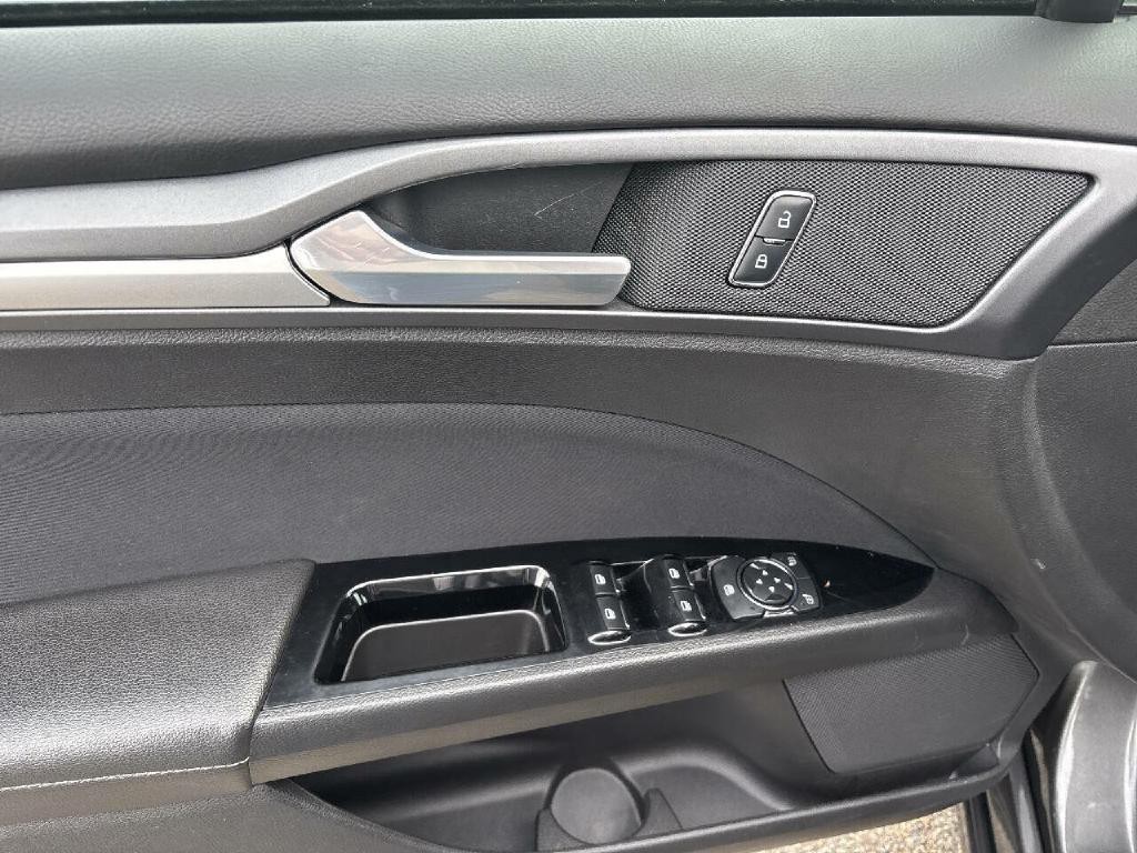 2016 Ford Fusion Image 10