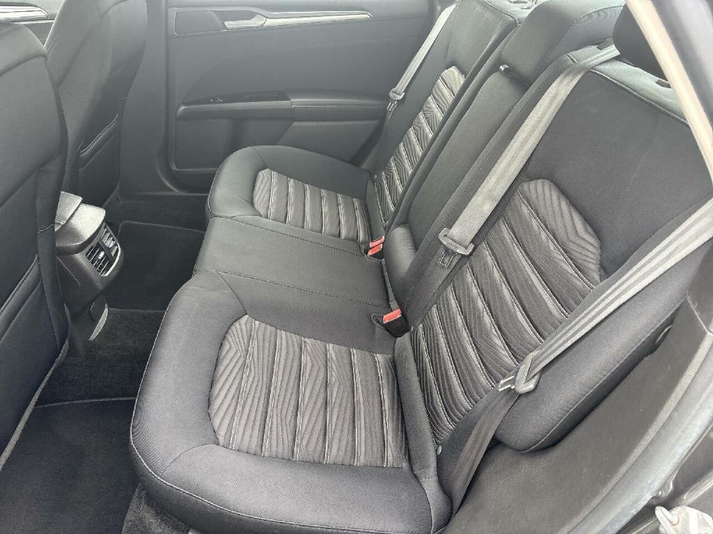 2016 Ford Fusion Image 11