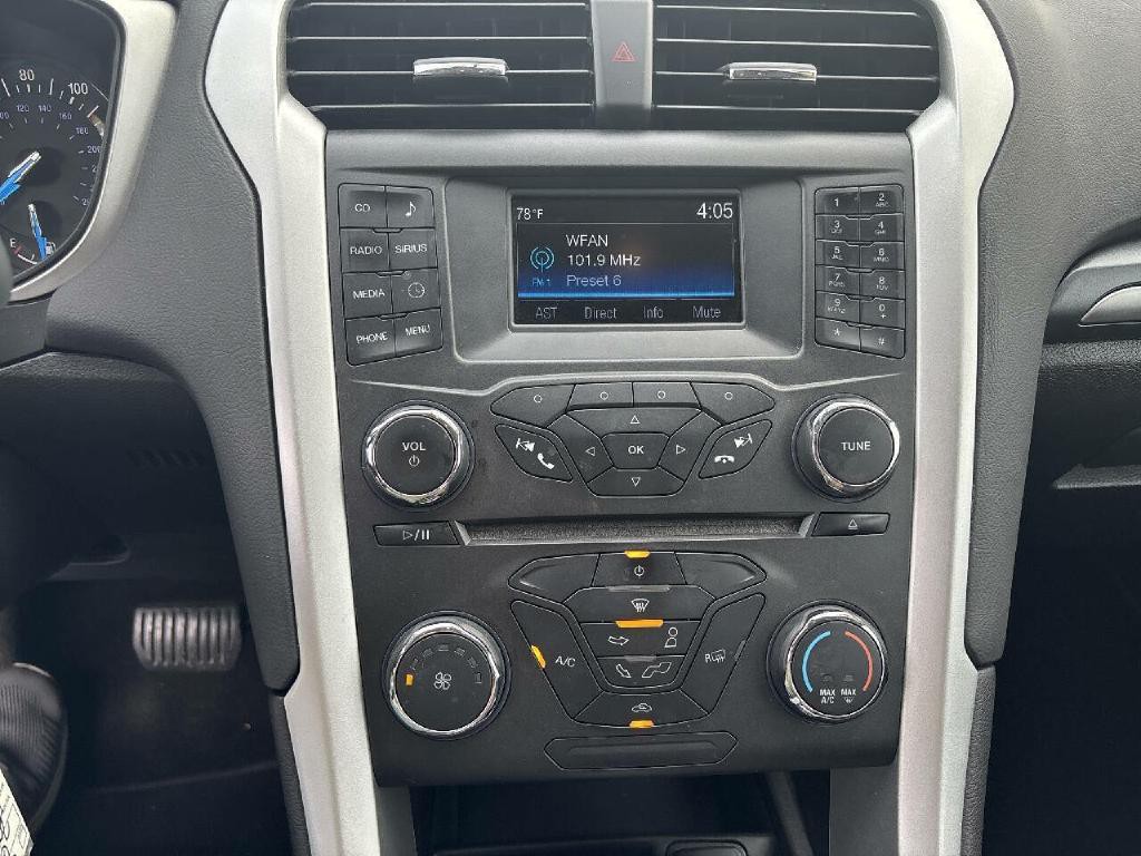 2016 Ford Fusion Image 19