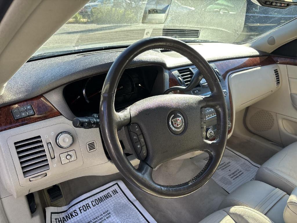 2007 Cadillac DTS Image 8