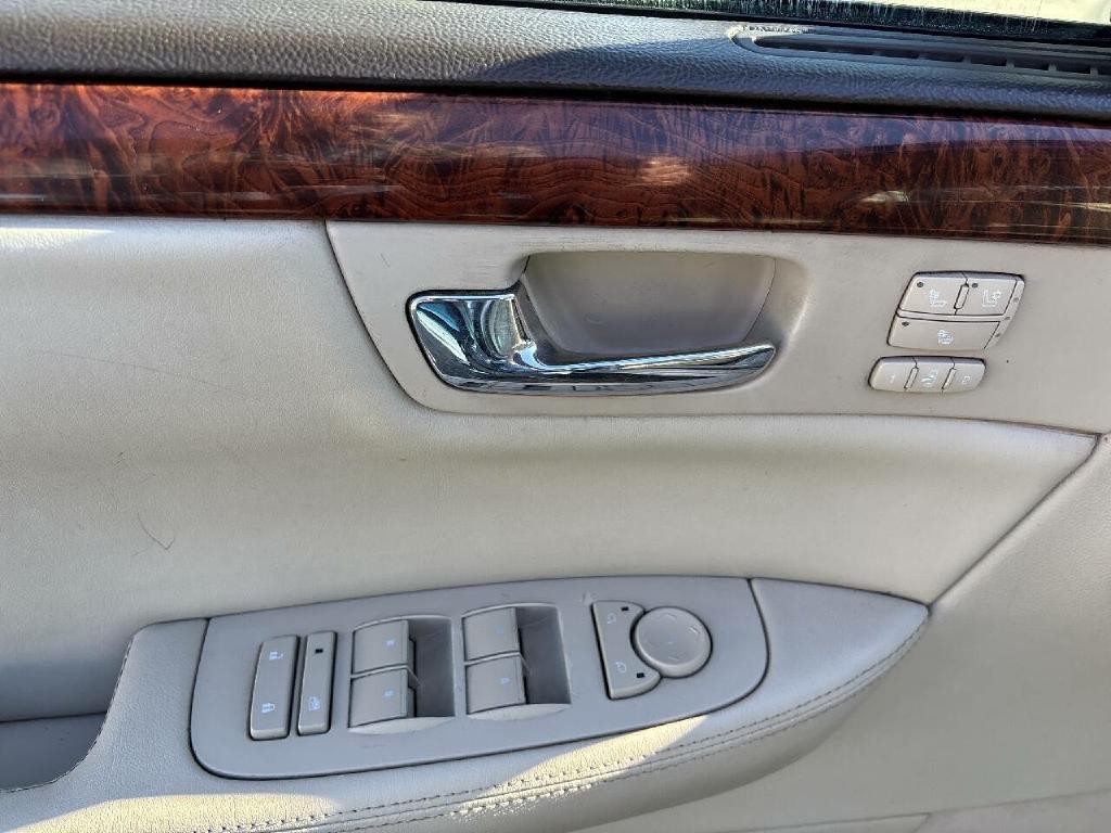 2007 Cadillac DTS Image 10