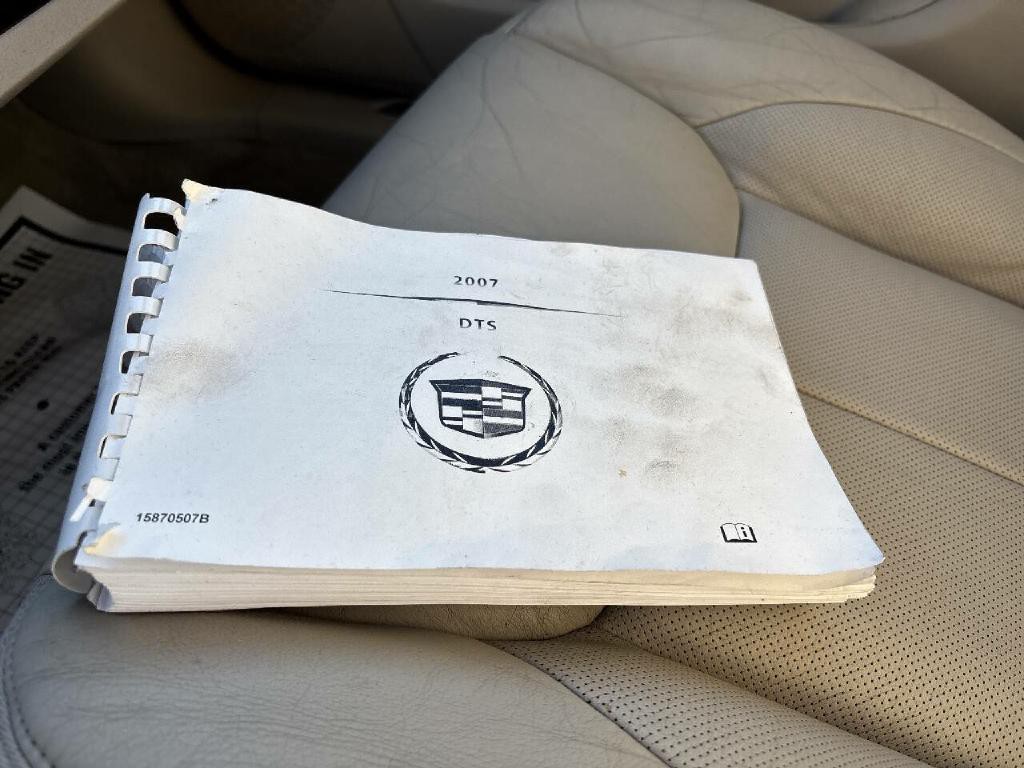 2007 Cadillac DTS Image 23