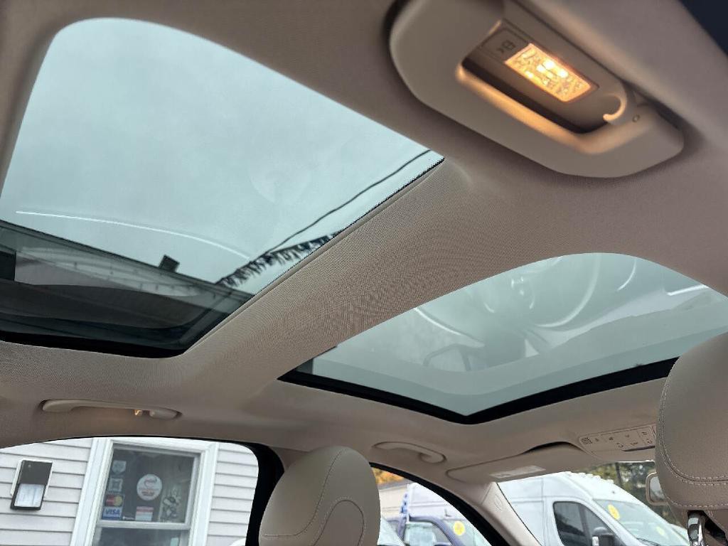 2016 Mercedes-Benz C-Class Image 19