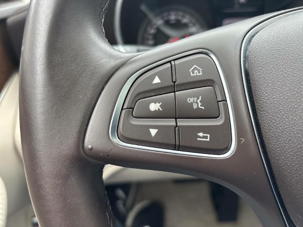 2016 Mercedes-Benz C-Class Image 25