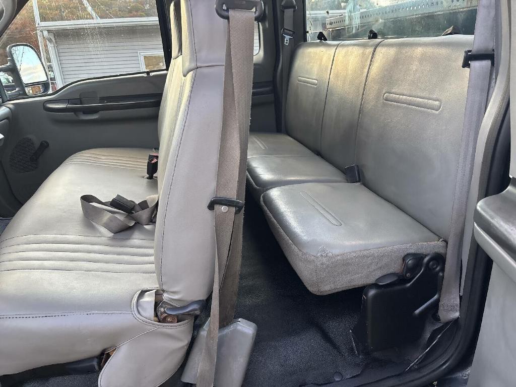 2005 Ford F-350 Image 9