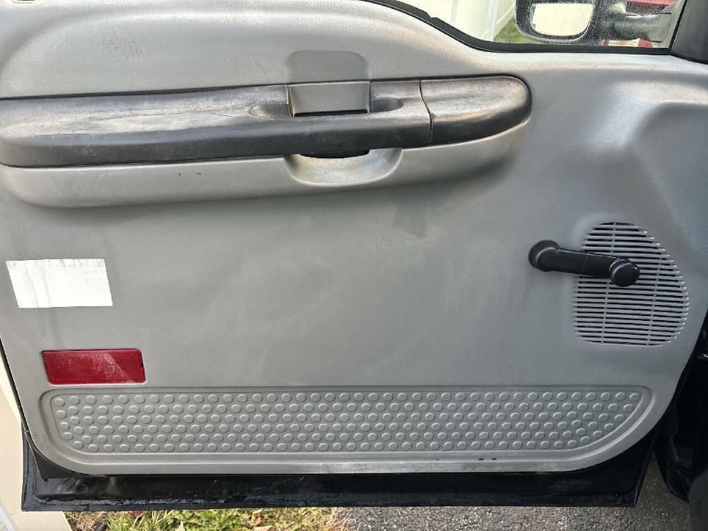 2005 Ford F-350 Image 10