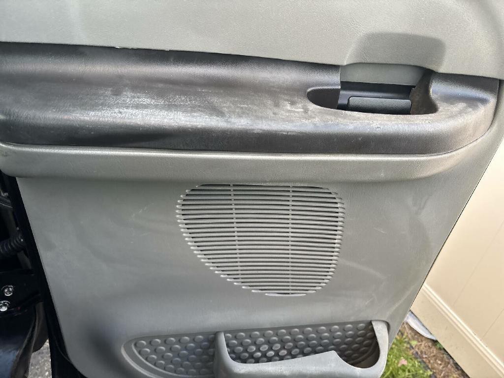 2005 Ford F-350 Image 11