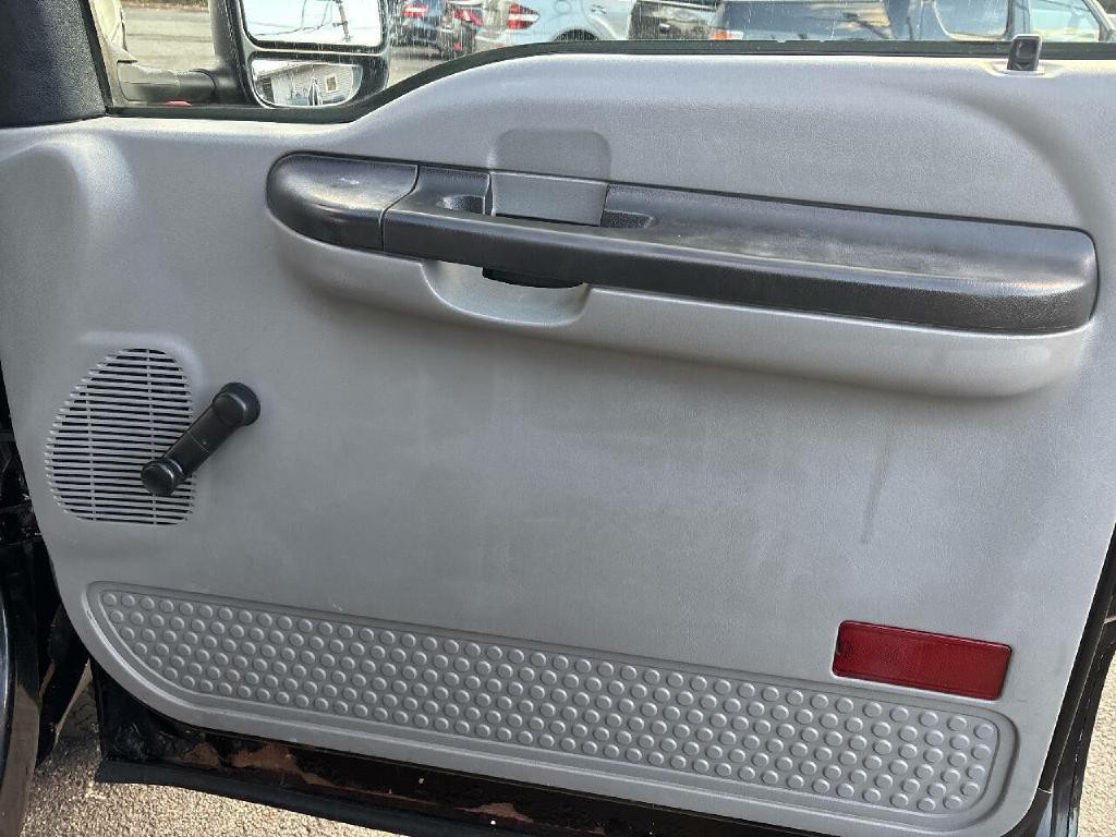2005 Ford F-350 Image 13