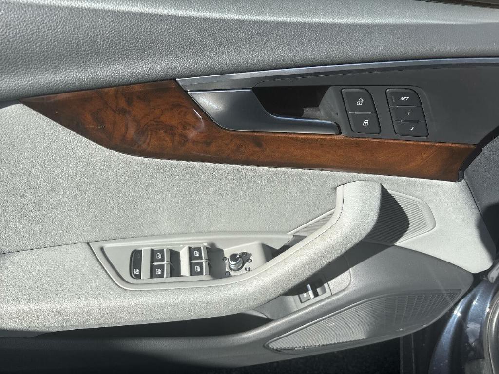 2017 Audi A4 Image 10