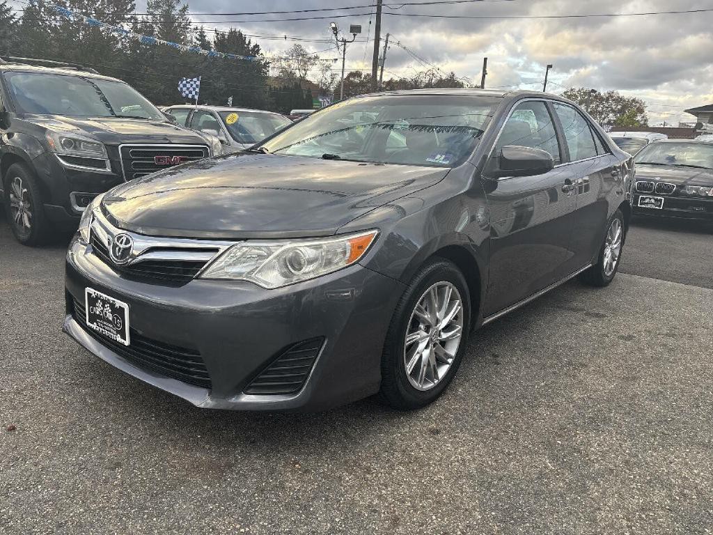 2014 Toyota Camry Image 2