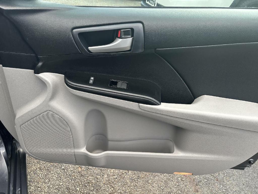 2014 Toyota Camry Image 15