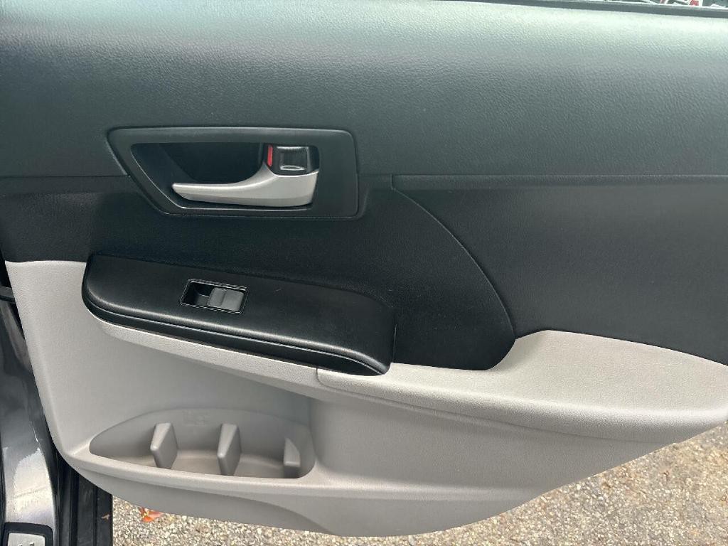 2014 Toyota Camry Image 17