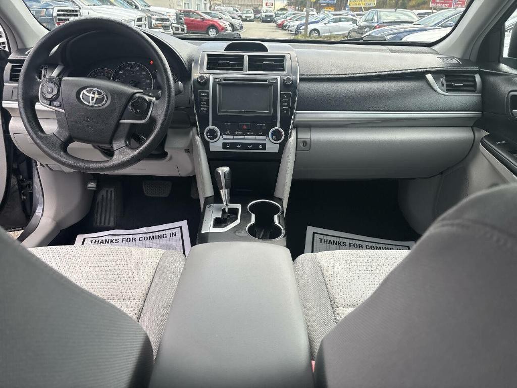 2014 Toyota Camry Image 18