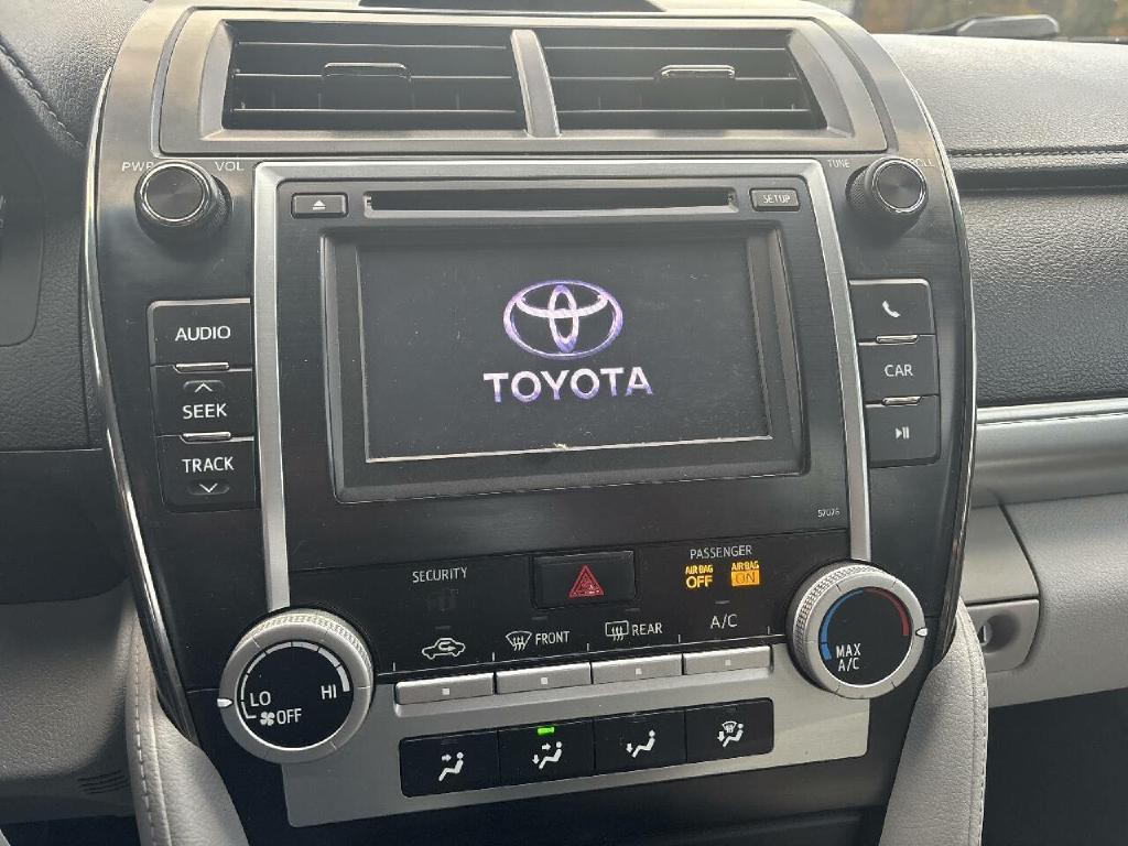 2014 Toyota Camry Image 19