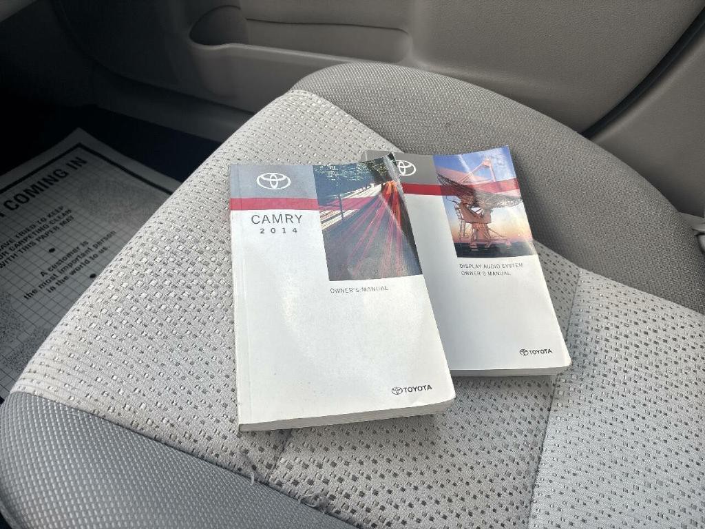 2014 Toyota Camry Image 22