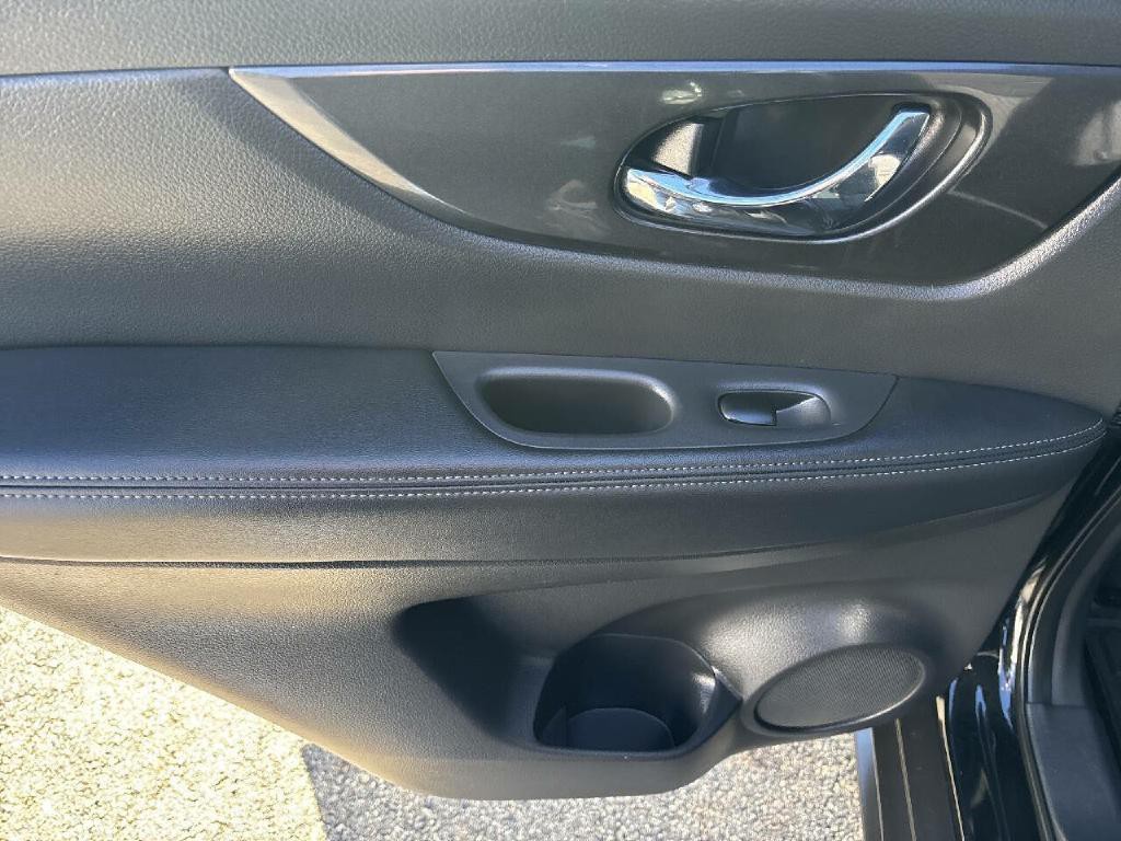 2017 Nissan Rogue Image 12