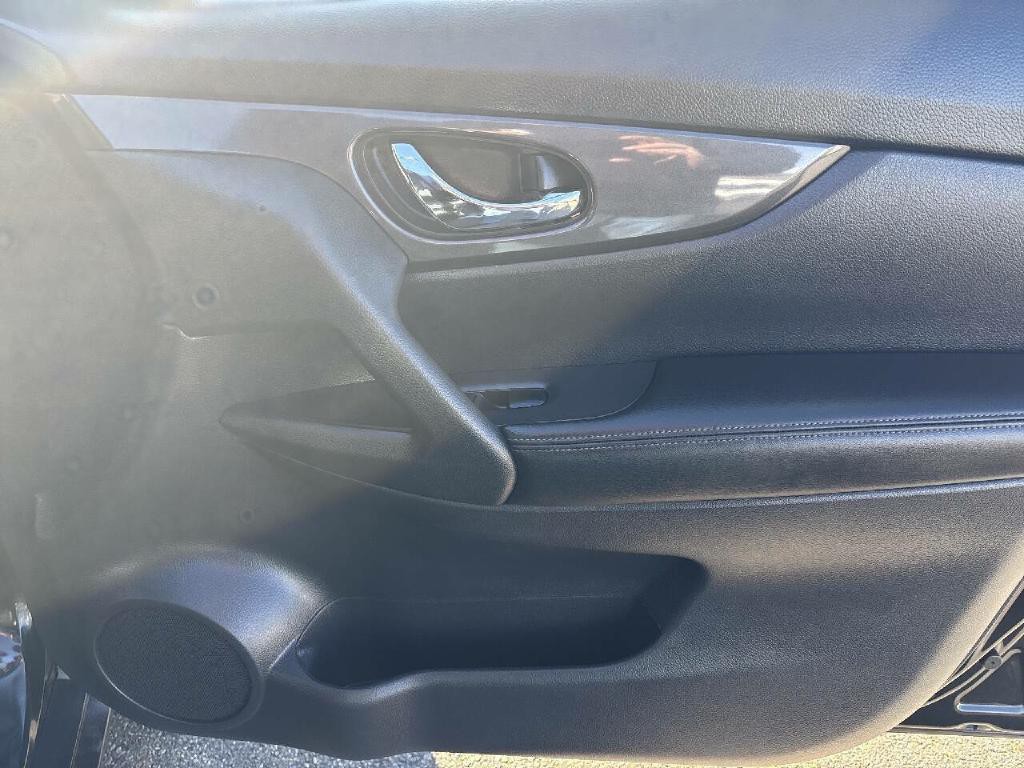 2017 Nissan Rogue Image 15