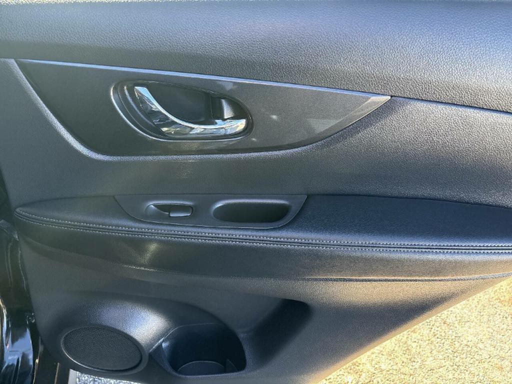 2017 Nissan Rogue Image 17