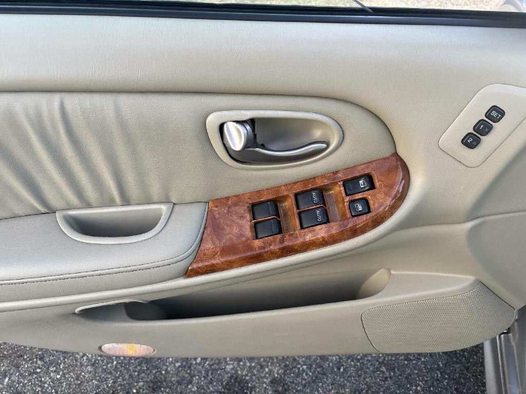 2004 INFINITI I35 Image 10