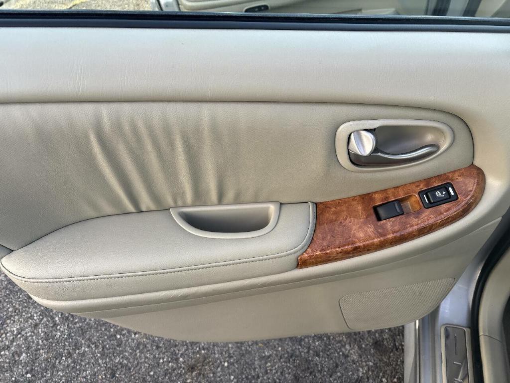 2004 INFINITI I35 Image 12