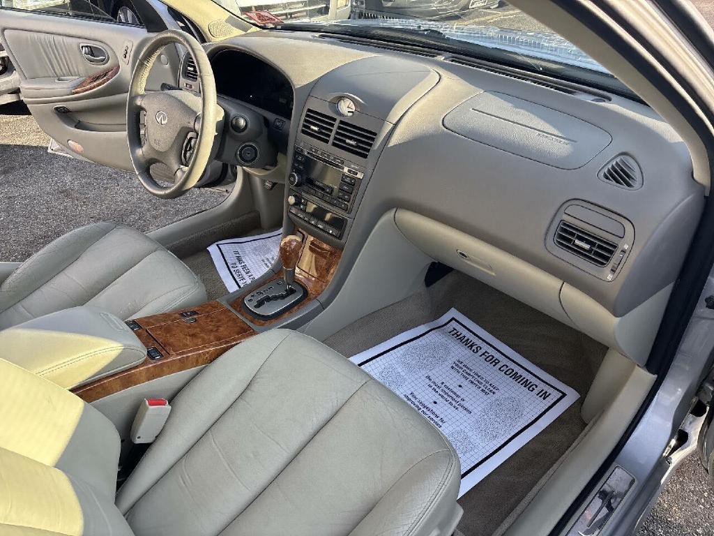 2004 INFINITI I35 Image 13