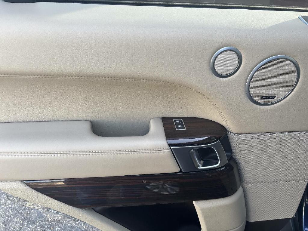 2016 Land Rover Range Rover Image 12