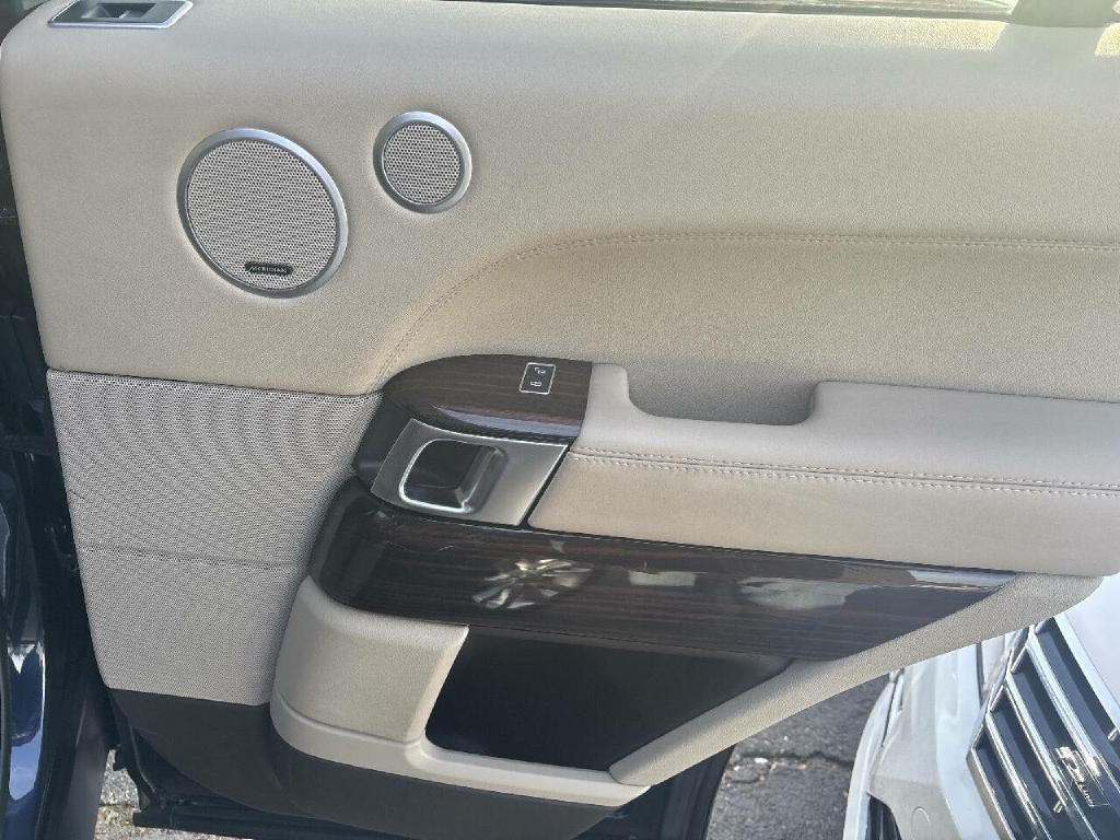 2016 Land Rover Range Rover Image 17