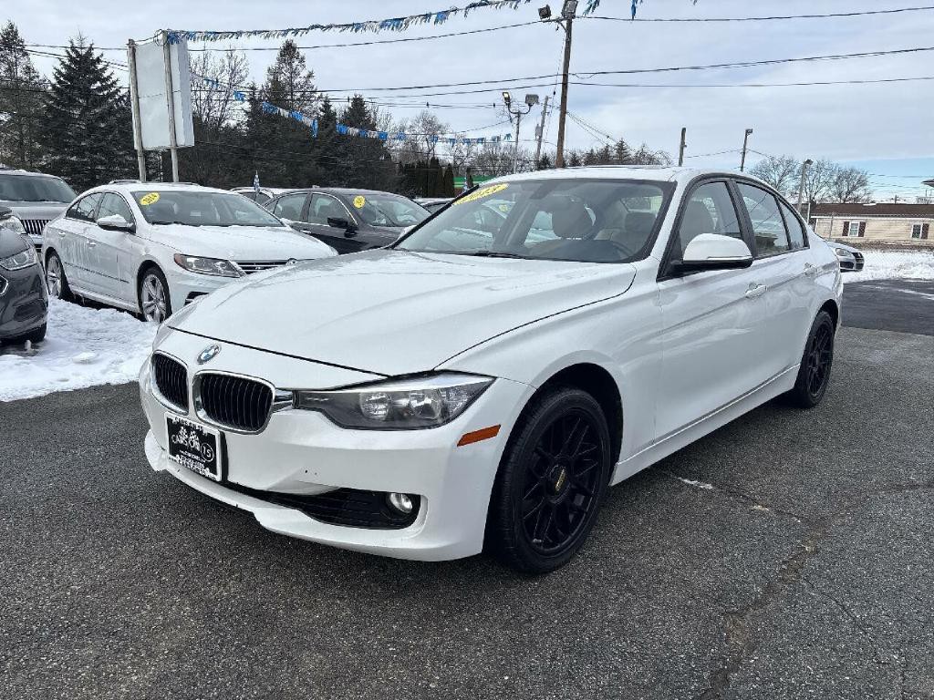 2013 BMW 3 Series Image 2