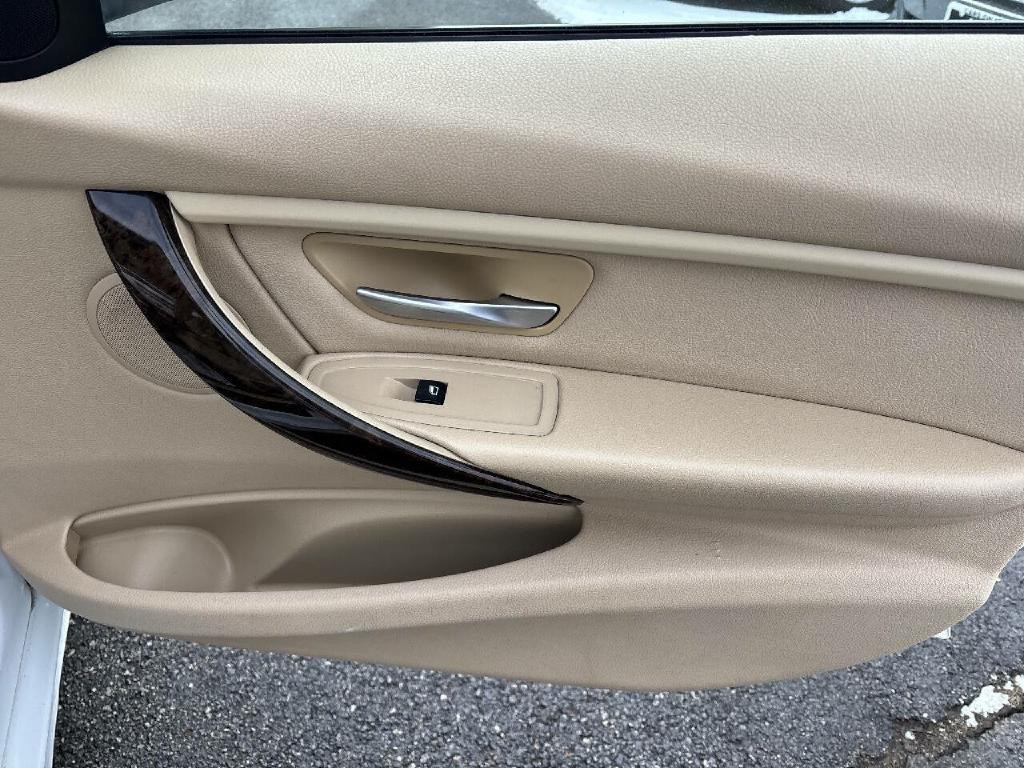 2013 BMW 3 Series Image 14