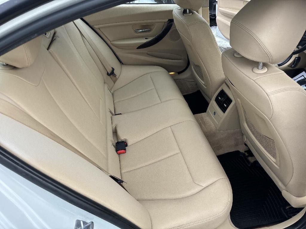 2013 BMW 3 Series Image 15