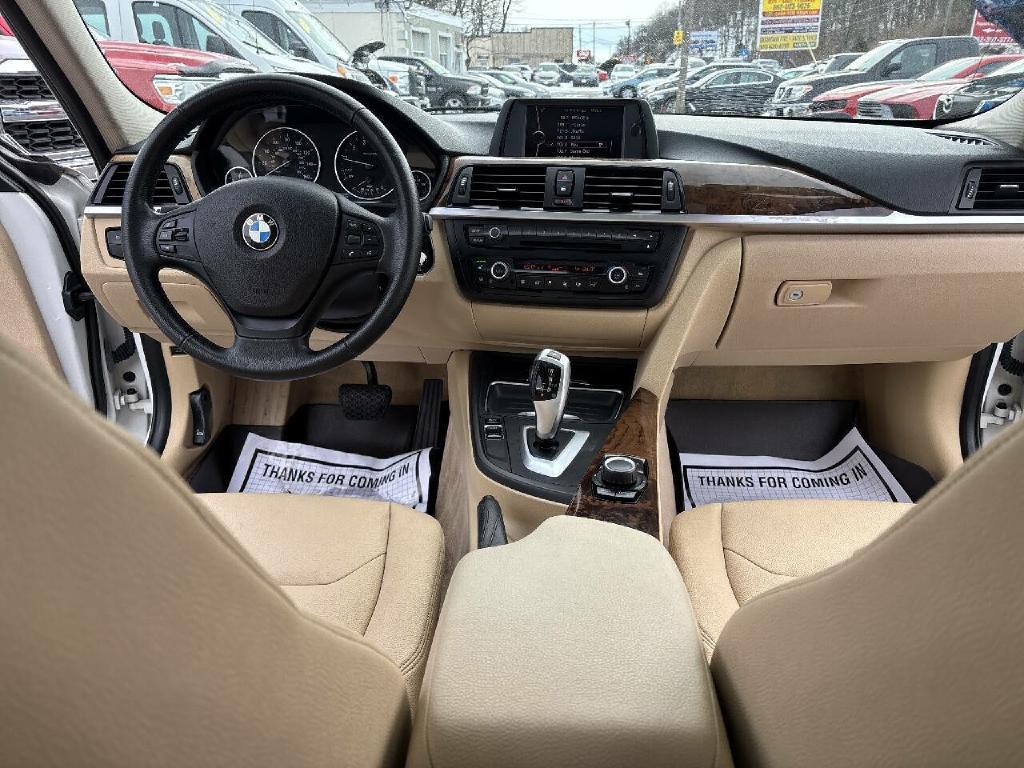 2013 BMW 3 Series Image 17
