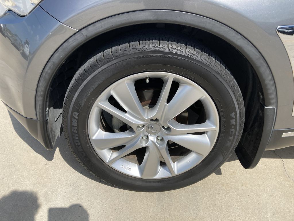 2014 INFINITI QX70 Image 12
