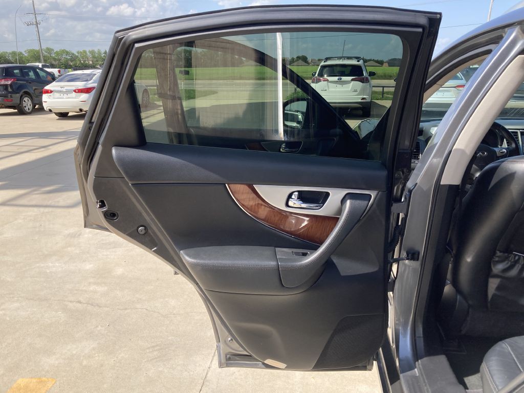 2014 INFINITI QX70 Image 17