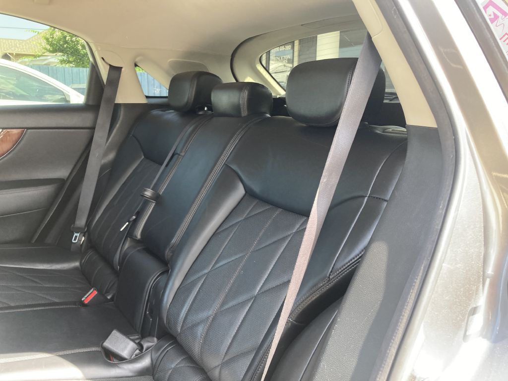 2014 INFINITI QX70 Image 18